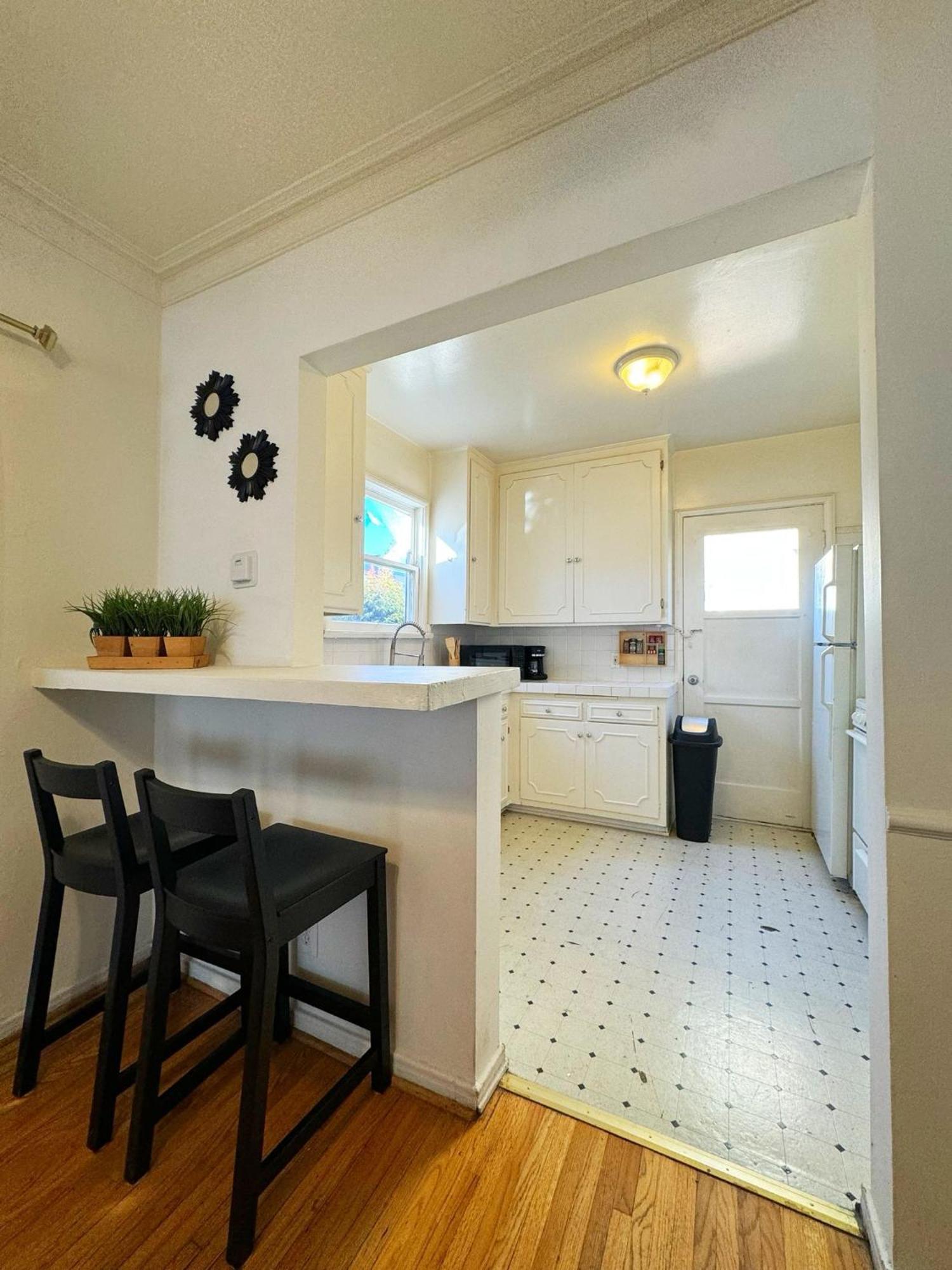 Bargain Beverly Hills 3 Bedroom In Great Area 5 Minutes To Rodeo Drive * Los Angeles
